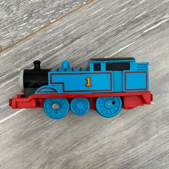Motorized Trackmaster Thomas - Not Working - Picture 9 of 9